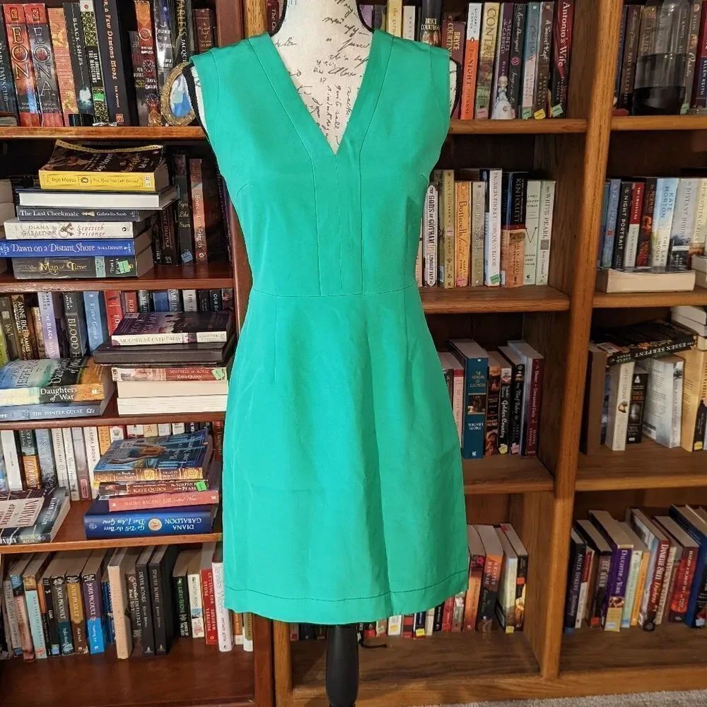 𝅺tibi Kelly green silk mini sheath dress size 2